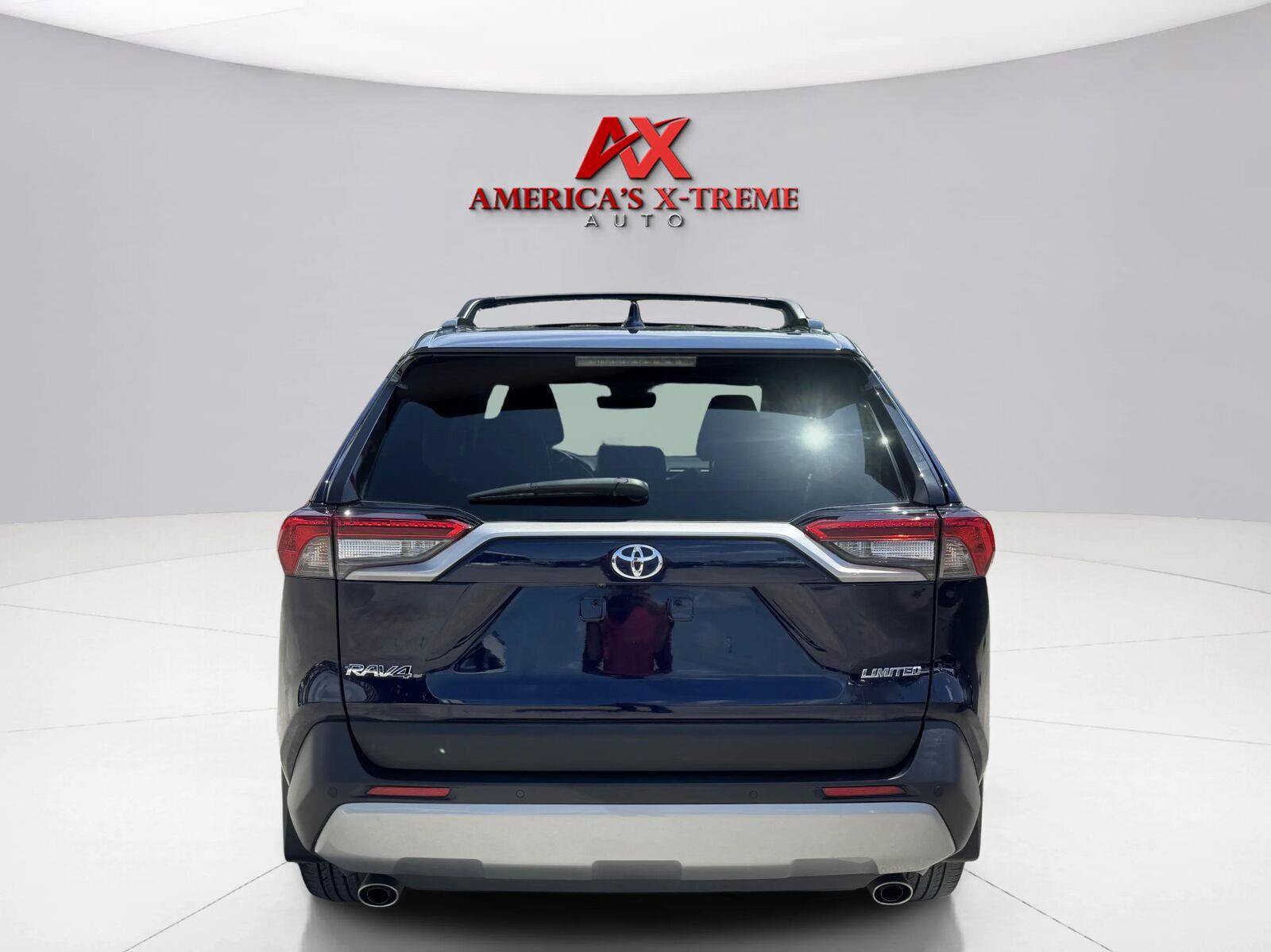 Used 2022 Toyota RAV4 Limited FWD image 5