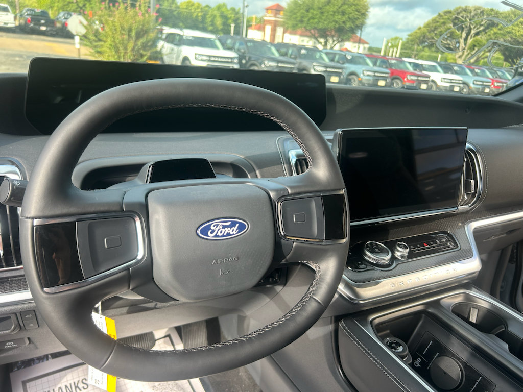 New 2027 Ford Expedition Platinum w/ Stealth Appearance Package RWD image 33