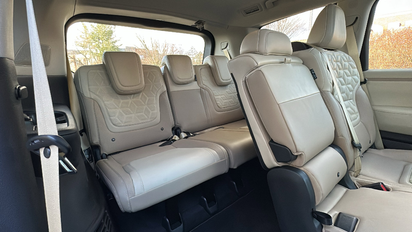 Certified 2025 Nissan Armada Platinum Reserve image 26