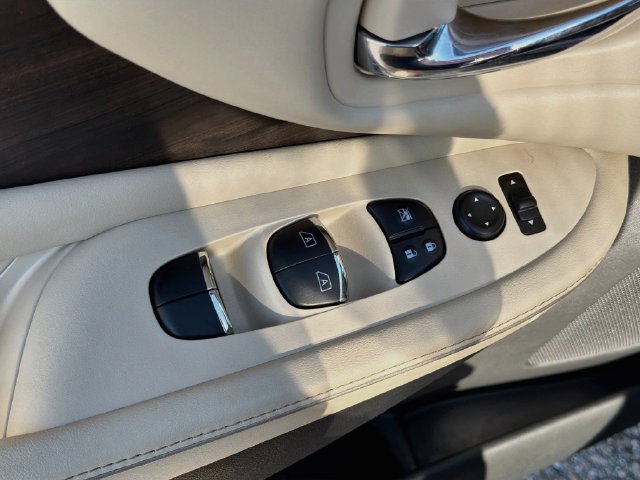 Used 2020 Nissan Murano Platinum w/ Cargo Package FWD image 24