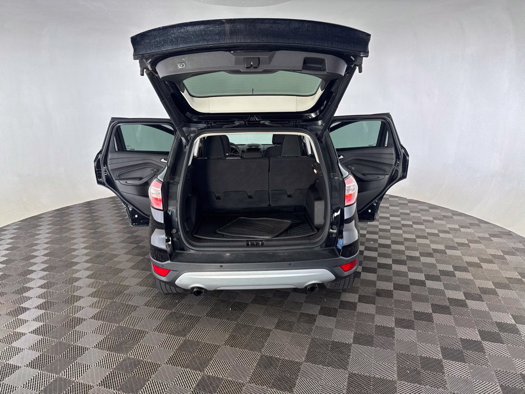 Used 2017 Ford Escape SE w/ Equipment Group 201A FWD image 17