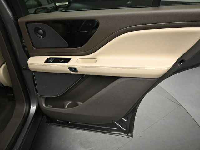 Used 2023 Lincoln Aviator Reserve w/ Equipment Group 201A image 26