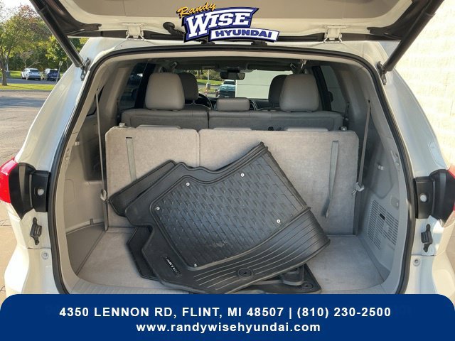 Used 2019 Toyota Highlander XLE FWD image 30