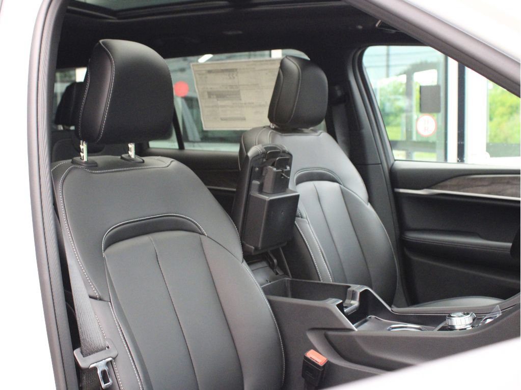 New 2026 Jeep Grand Cherokee L Limited w/ Limited Altitude Package AWD/4WD image 28