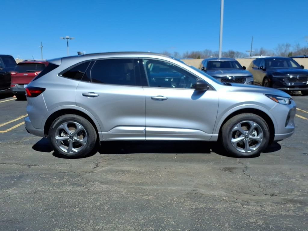 Used 2024 Ford Escape ST-Line w/ Tech Pack #1 AWD/4WD image 8