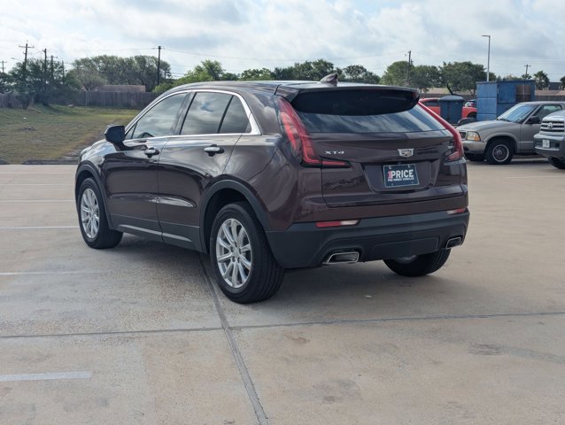 Used 2022 Cadillac XT4 Luxury w/ Cold Weather Package FWD image 7