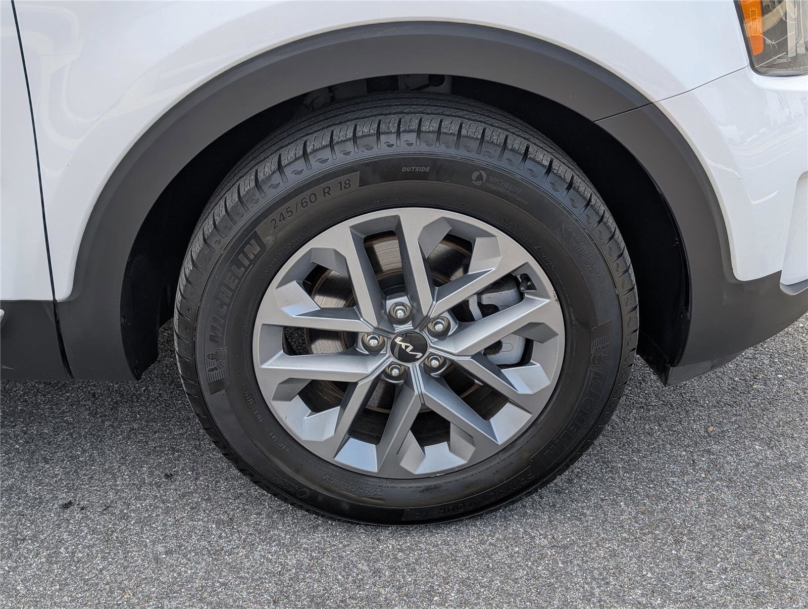 Used 2024 Kia Telluride LX image 9