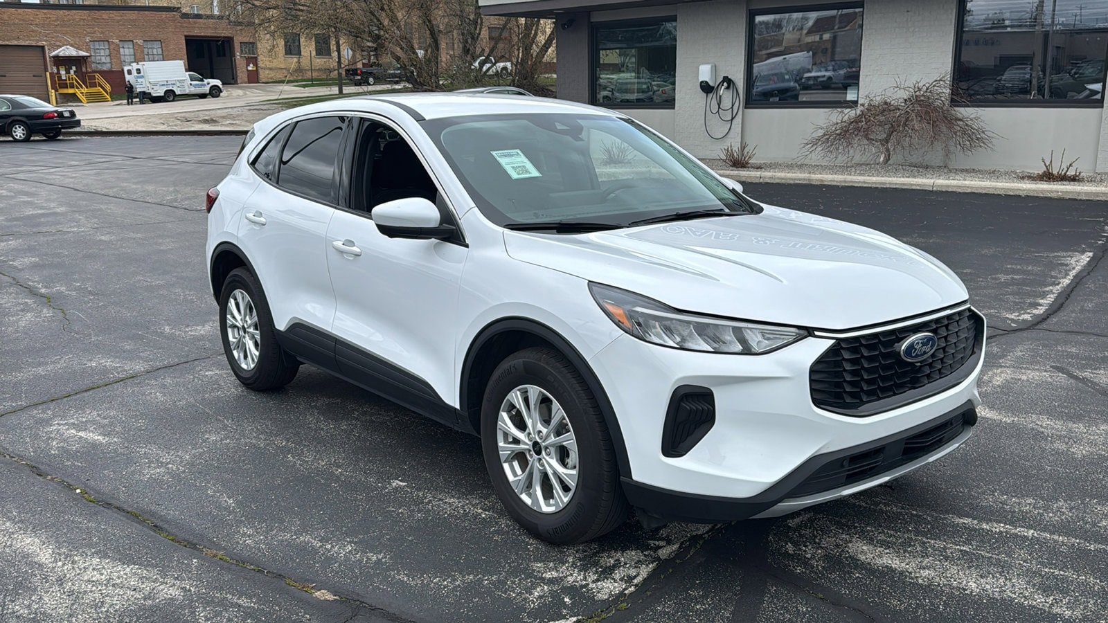 Used 2023 Ford Escape Active w/ Tech Pack #2 AWD/4WD image 2
