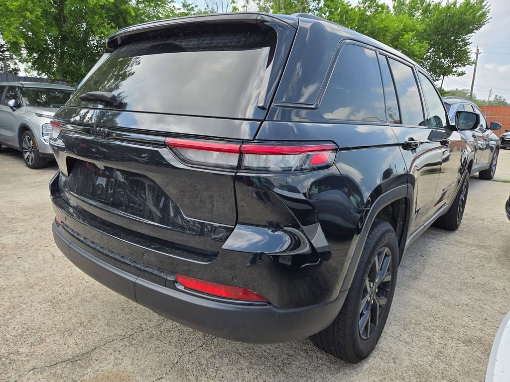 Used 2025 Jeep Grand Cherokee Altitude AWD/4WD image 2