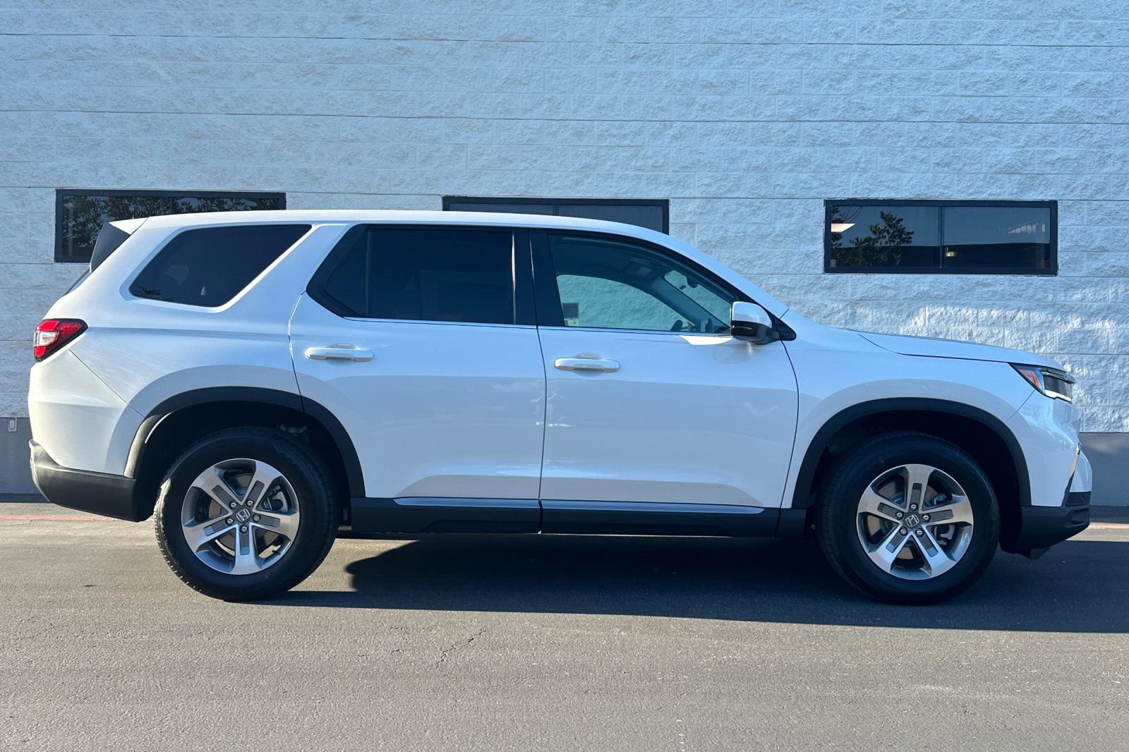 New 2025 Honda Pilot EX-L image 3