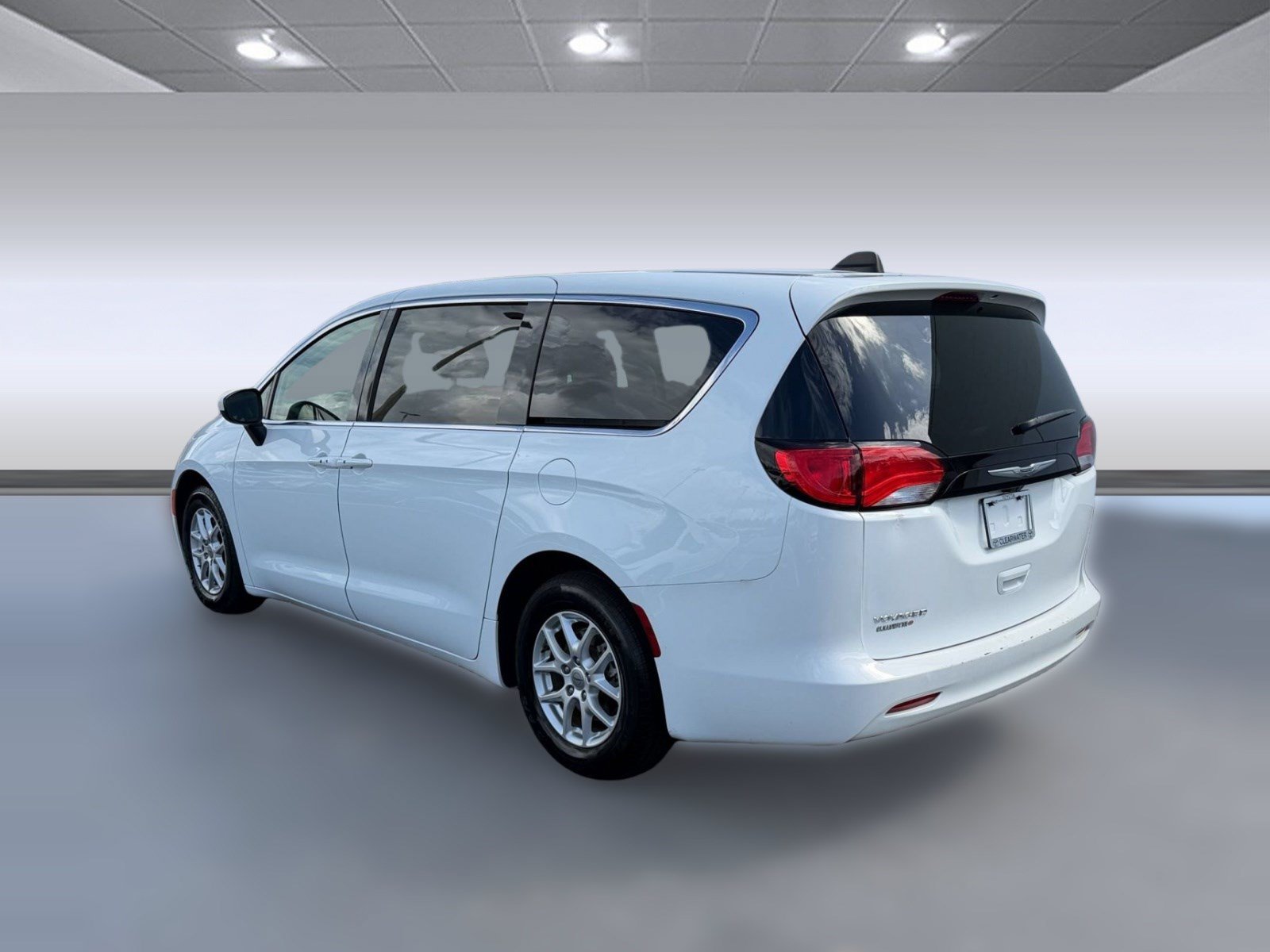 Used 2023 Chrysler Voyager LX FWD image 3