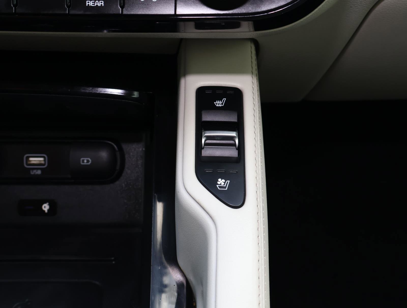 Used 2020 Kia Telluride EX w/ EX Premium Package image 27