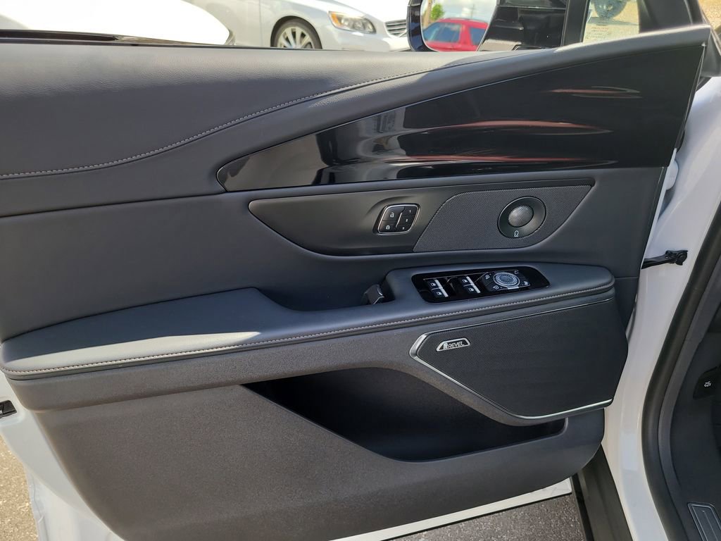 Used 2024 Lincoln Nautilus Reserve w/ Equipment Group 202A image 14