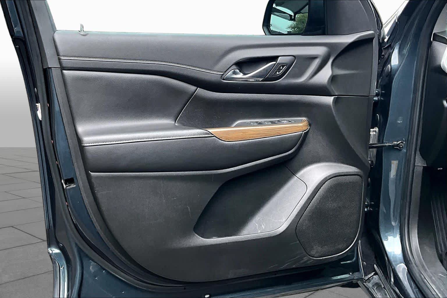 Used 2019 GMC Acadia SLE FWD image 22