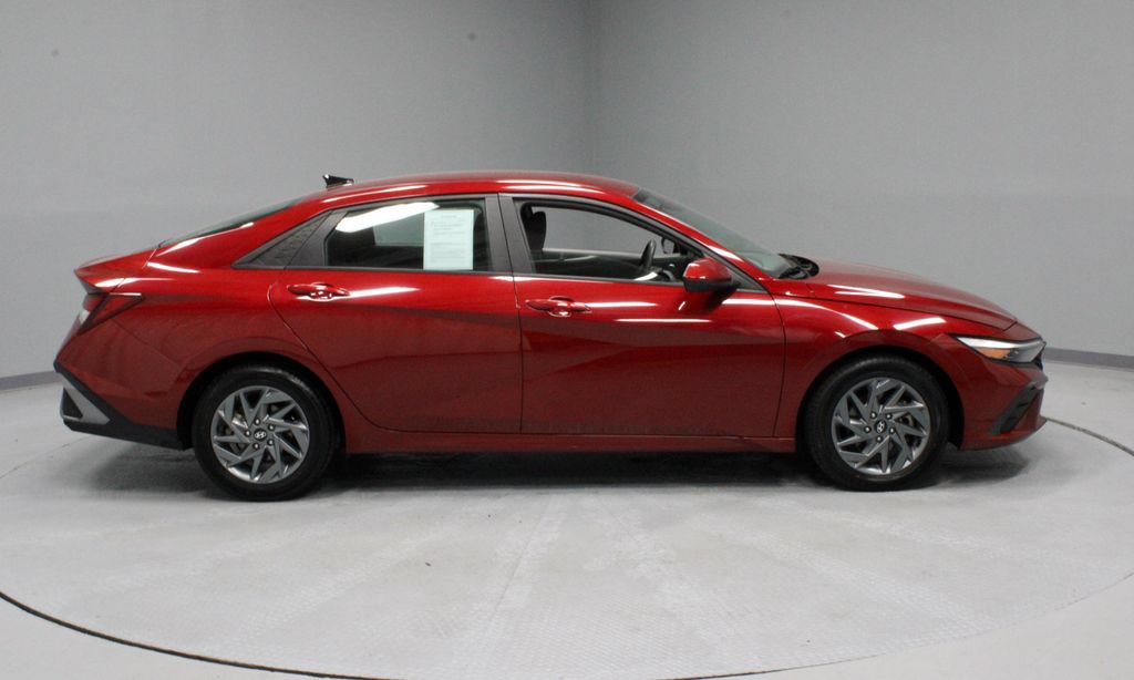 Used 2024 Hyundai Elantra SEL FWD image 12