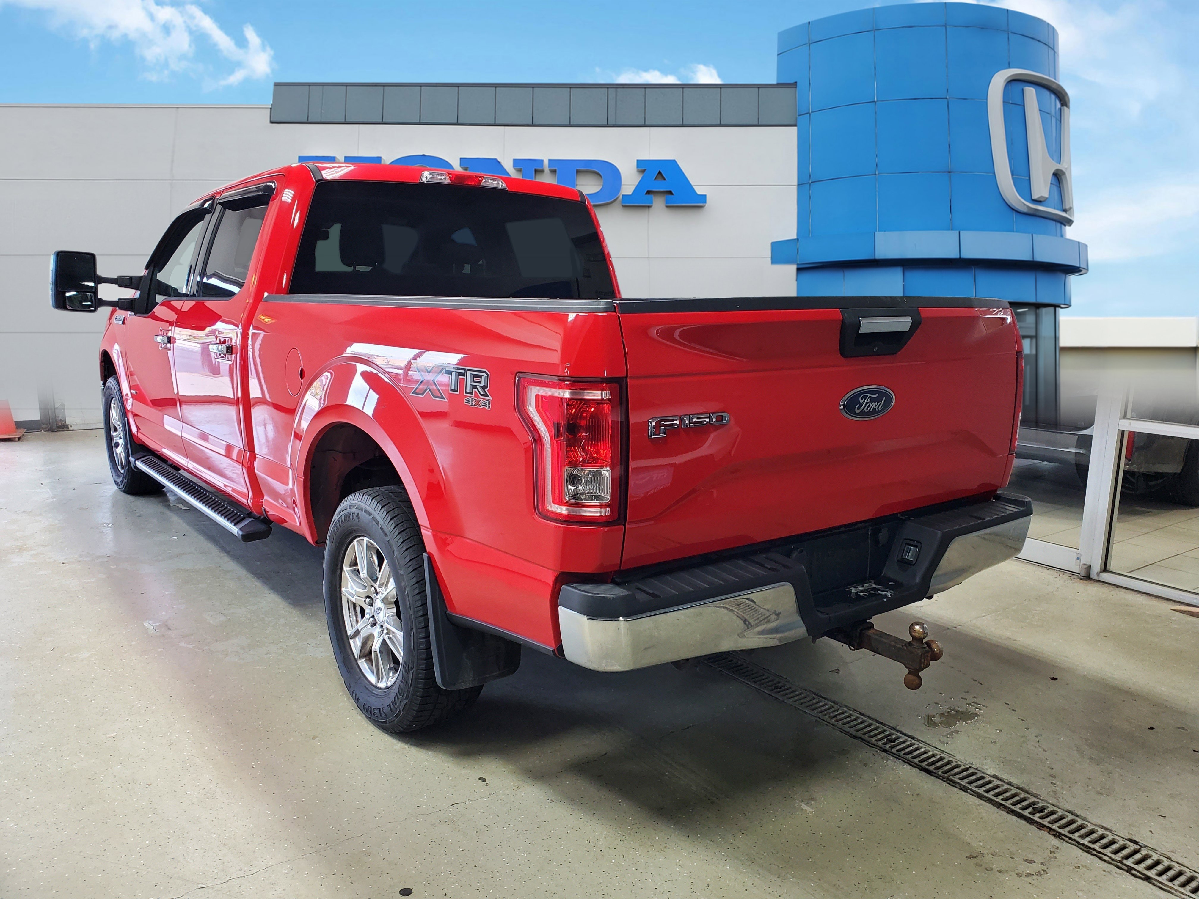 Used 2015 Ford F150 XLT w/ Equipment Group 301A Mid AWD/4WD image 4