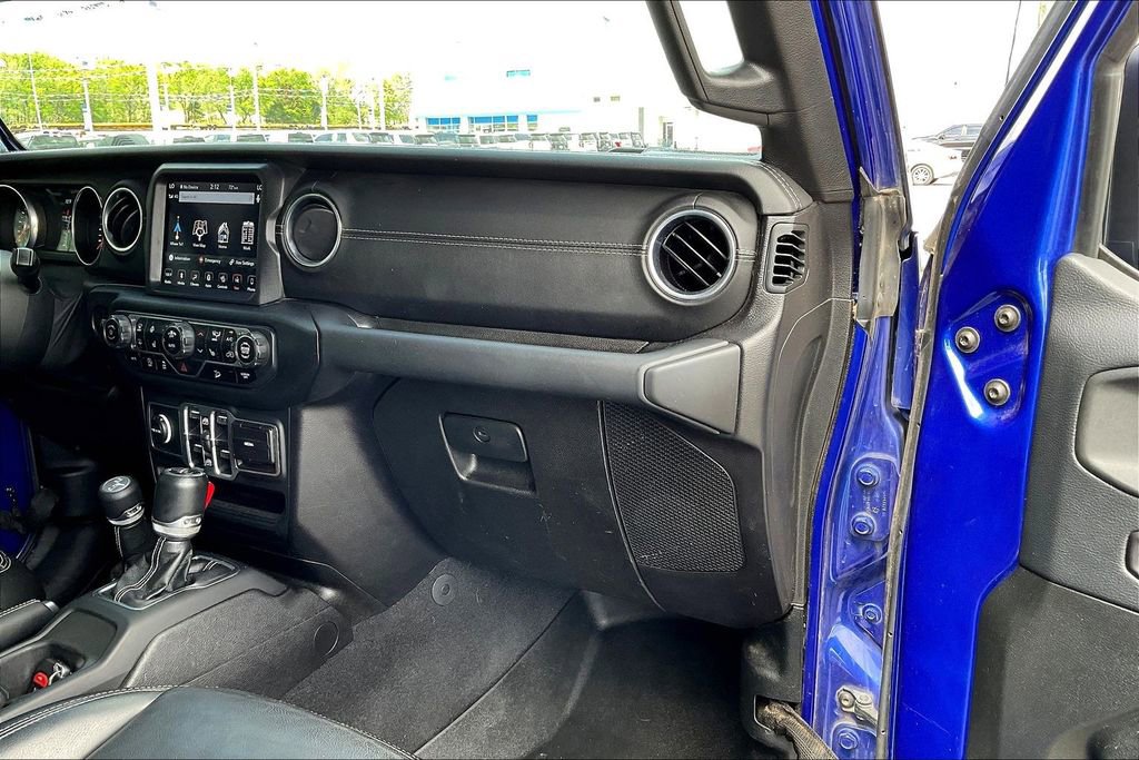 Used 2018 Jeep Wrangler Unlimited Sahara AWD/4WD image 16