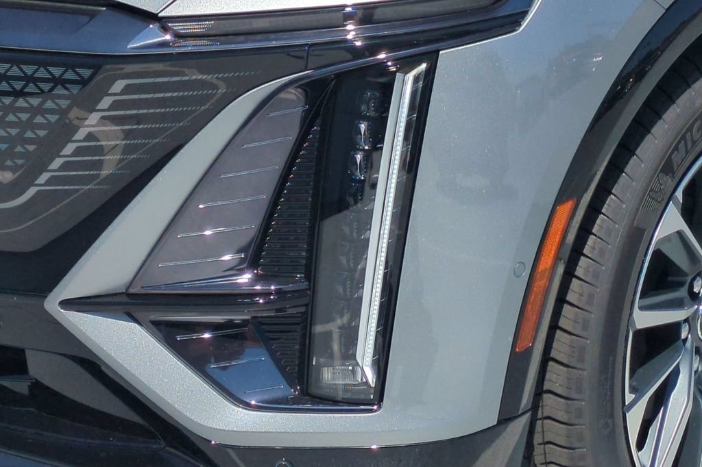New 2026 Cadillac Lyriq Sport AWD/4WD image 17