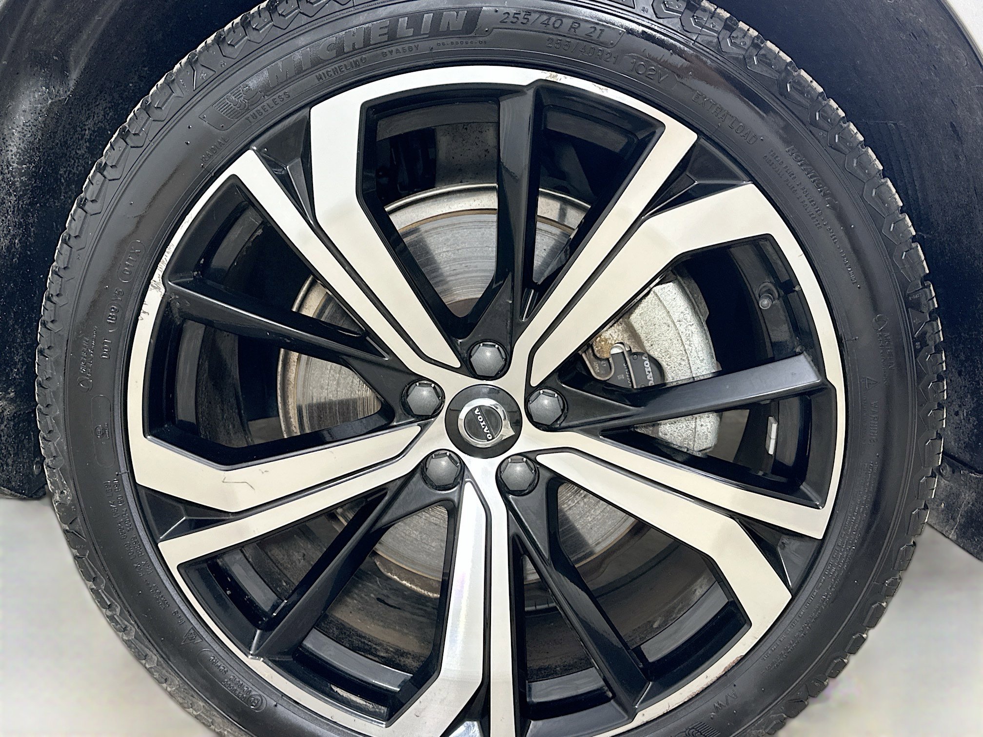 Used 2022 Volvo XC60 T8 R-Design w/ Advanced Package image 6