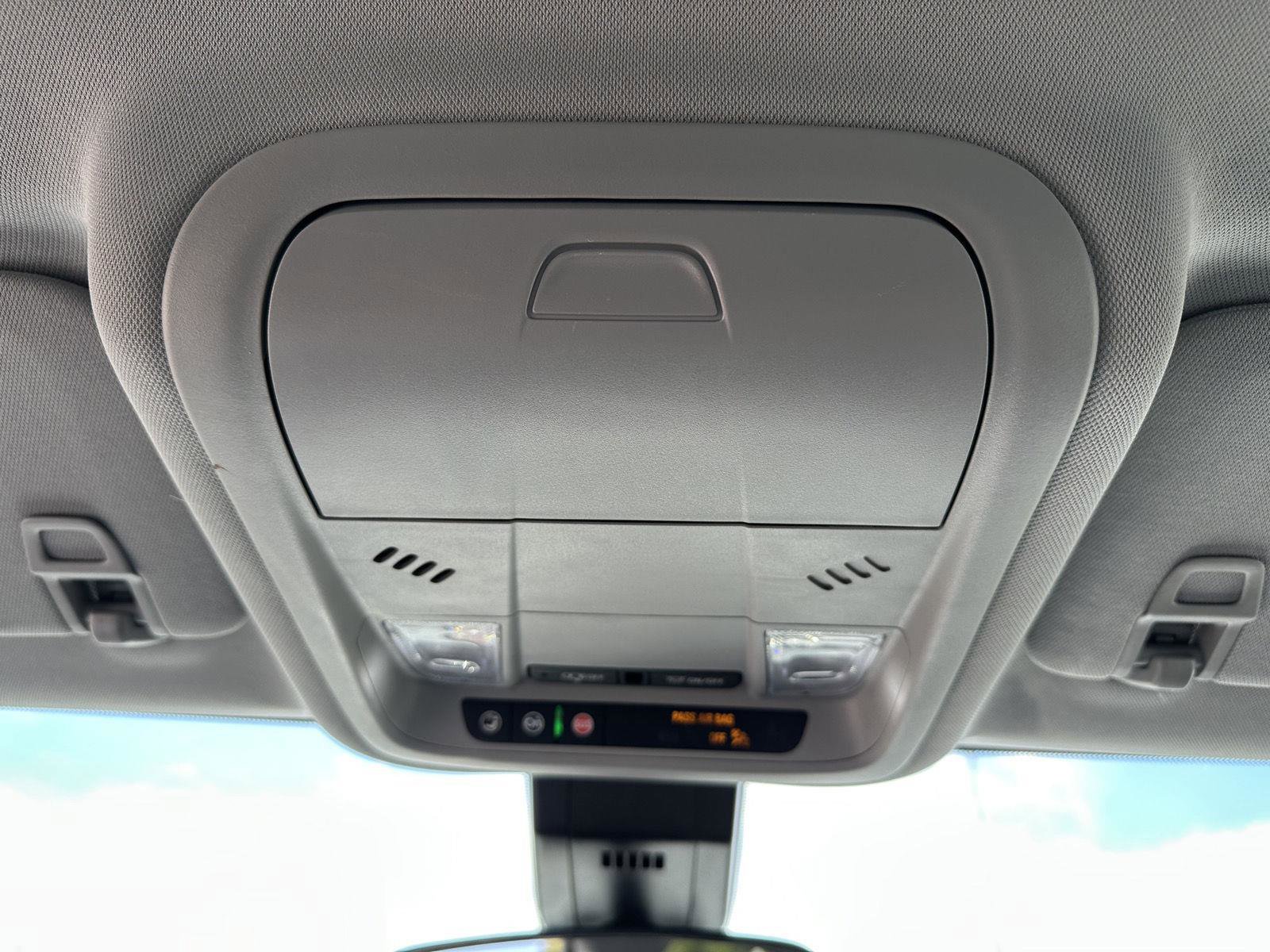 Used 2023 Chevrolet Equinox LT image 37