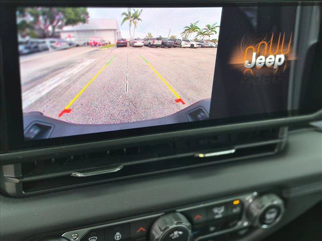 Used 2025 Jeep Gladiator Sport AWD/4WD image 12