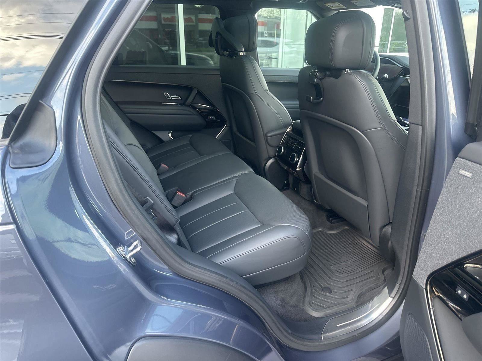 Used 2025 Land Rover Range Rover Sport SE AWD/4WD image 24