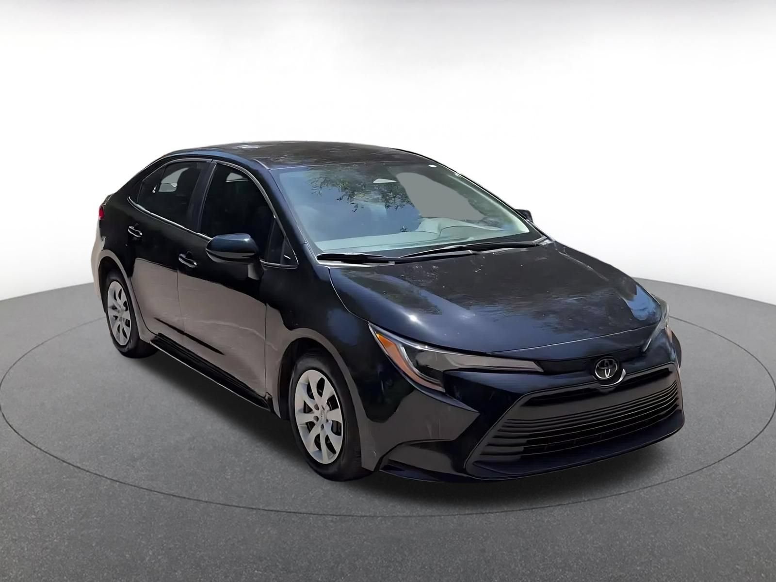 Used 2025 Toyota Corolla LE FWD image 3