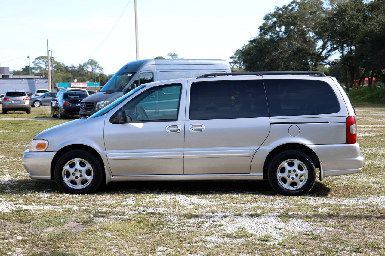 Used 2004 Oldsmobile Silhouette GL image 3