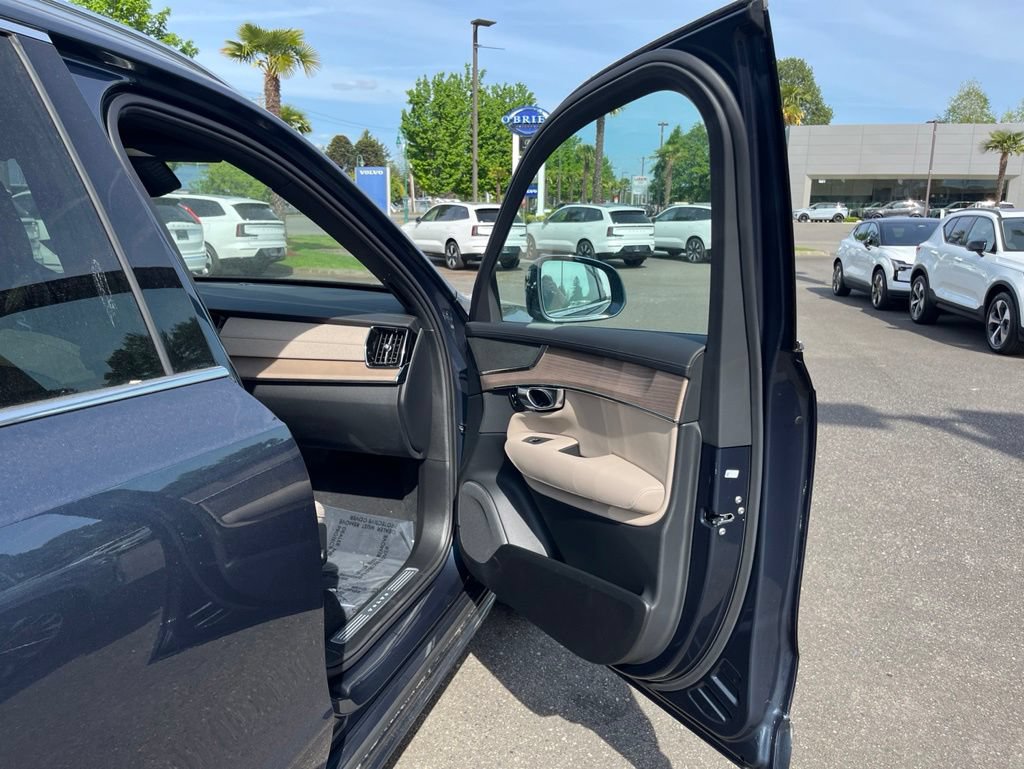 New 2026 Volvo XC90 B5 Core w/ Protection Package AWD/4WD image 19