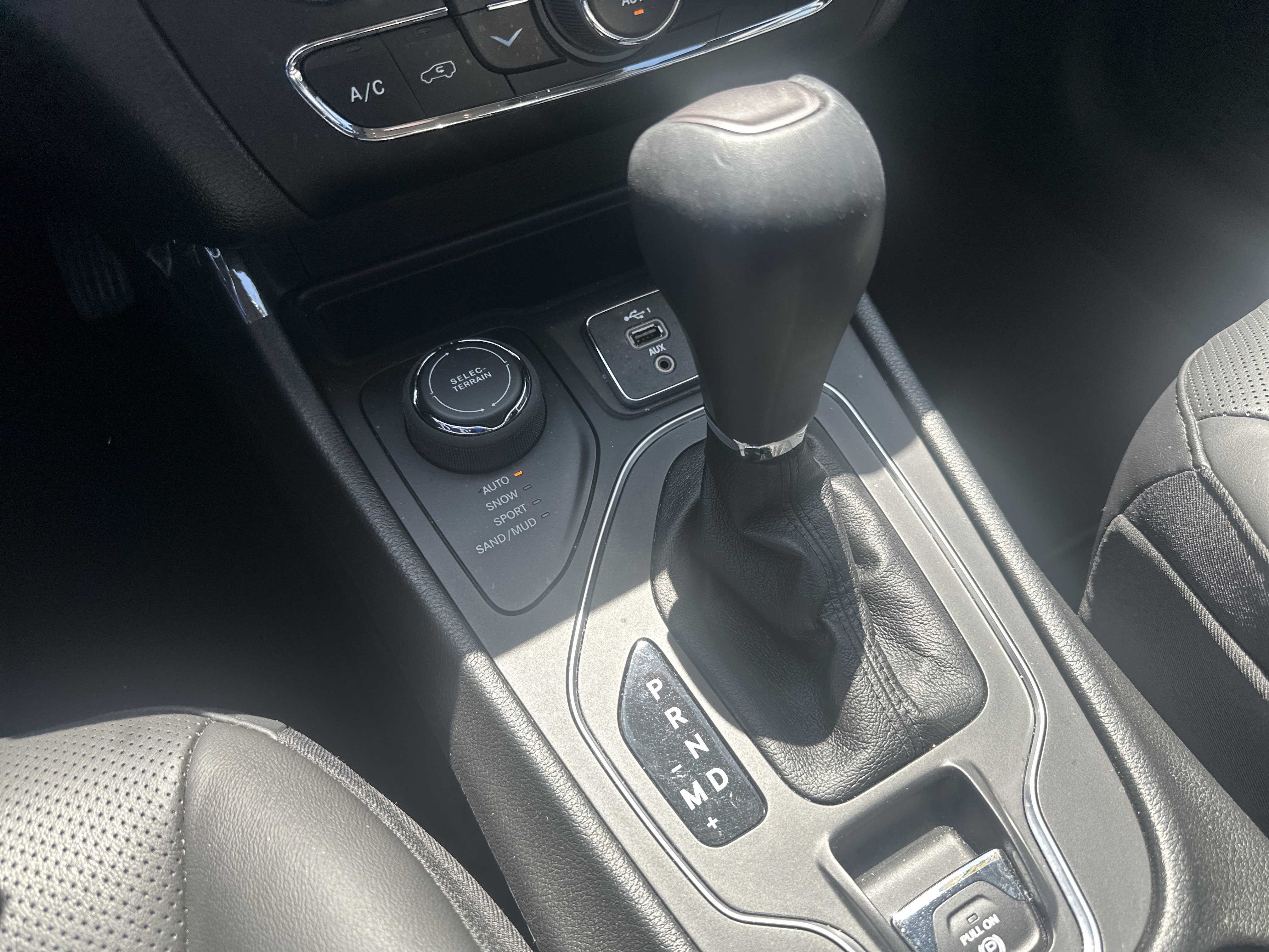 Used 2021 Jeep Cherokee Latitude Lux w/ Comfort/Convenience Group AWD/4WD image 12