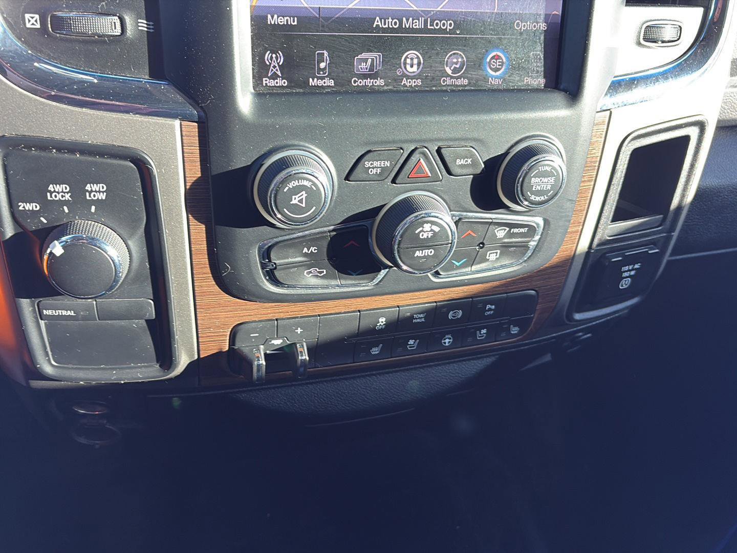 Used 2015 RAM 2500 Laramie w/ Protection Group image 26