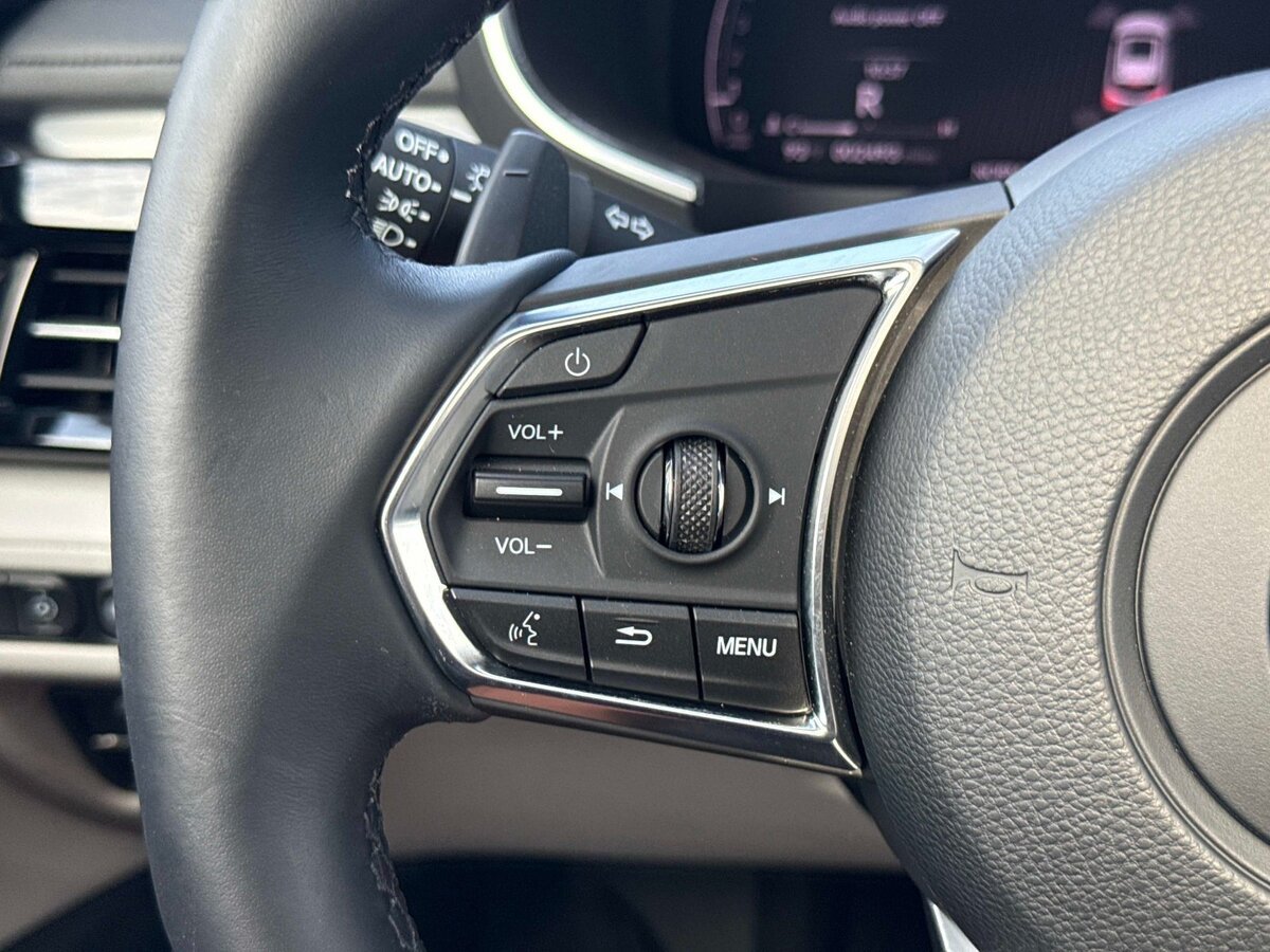 Certified 2026 Acura MDX w/ Technology Package FWD image 32