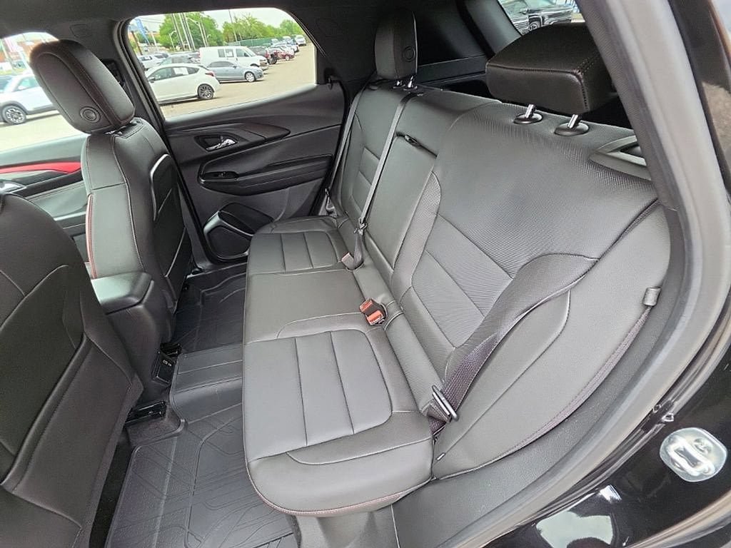 Used 2024 Chevrolet TrailBlazer RS w/ Convenience Package AWD/4WD image 29