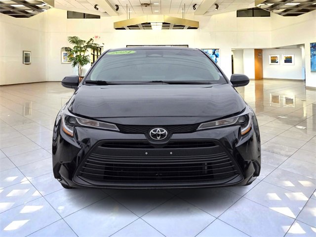 Used 2024 Toyota Corolla LE image 2
