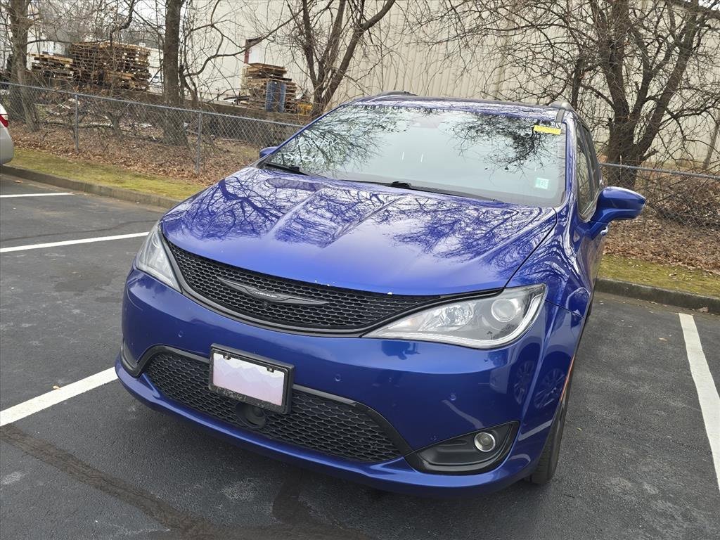 Used 2019 Chrysler Pacifica Touring-L Plus w/ Advanced Safetytec Group image 3