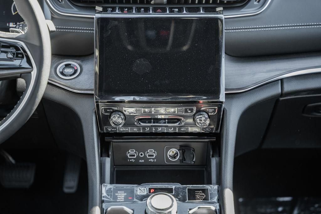New 2025 Jeep Grand Cherokee Overland w/ Luxury Tech Group IV AWD/4WD image 21