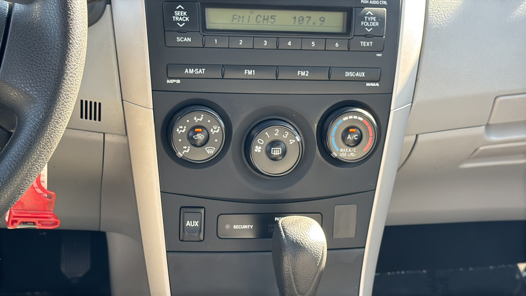 Used 2013 Toyota Corolla L FWD image 27