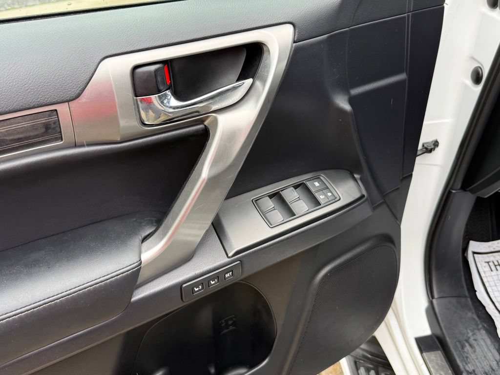 Used 2022 Lexus GX 460 Premium w/ Accessory Package AWD/4WD image 24