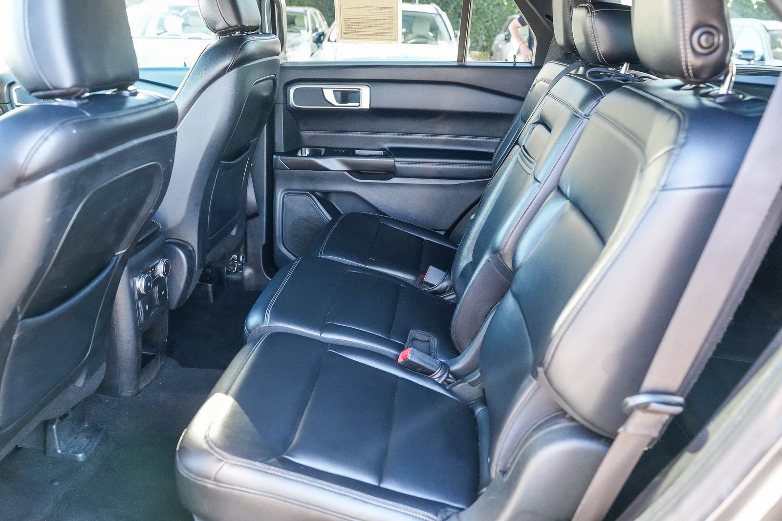 Used 2020 Ford Explorer XLT w/ Equipment Group 202A RWD image 18