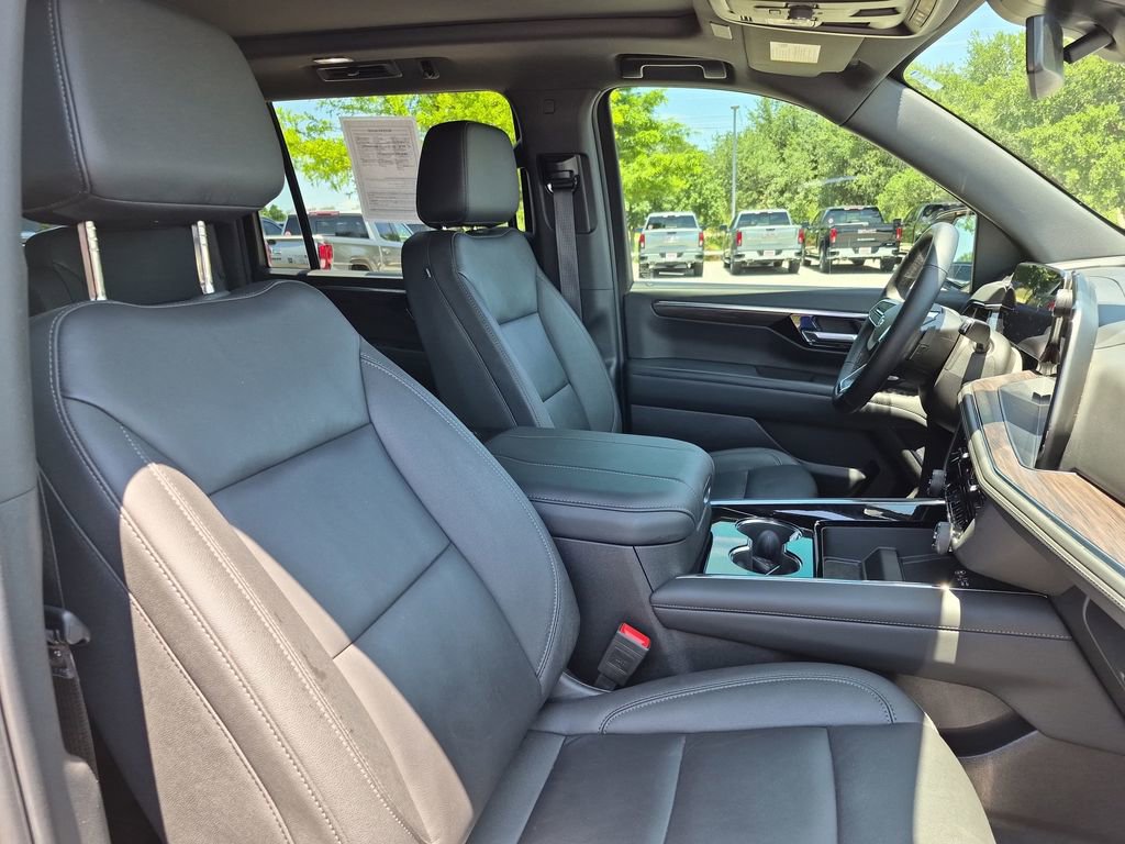 Used 2025 Chevrolet Suburban Z71 w/ Comfort Package AWD/4WD image 38
