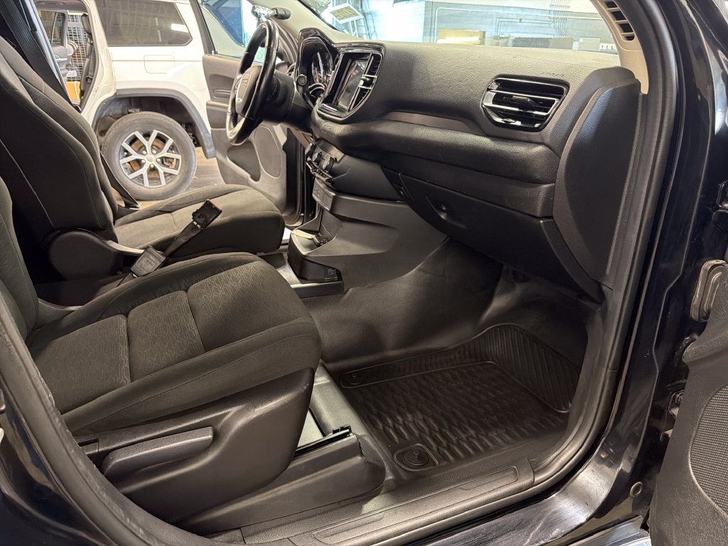 Used 2022 Dodge Durango AWD image 17