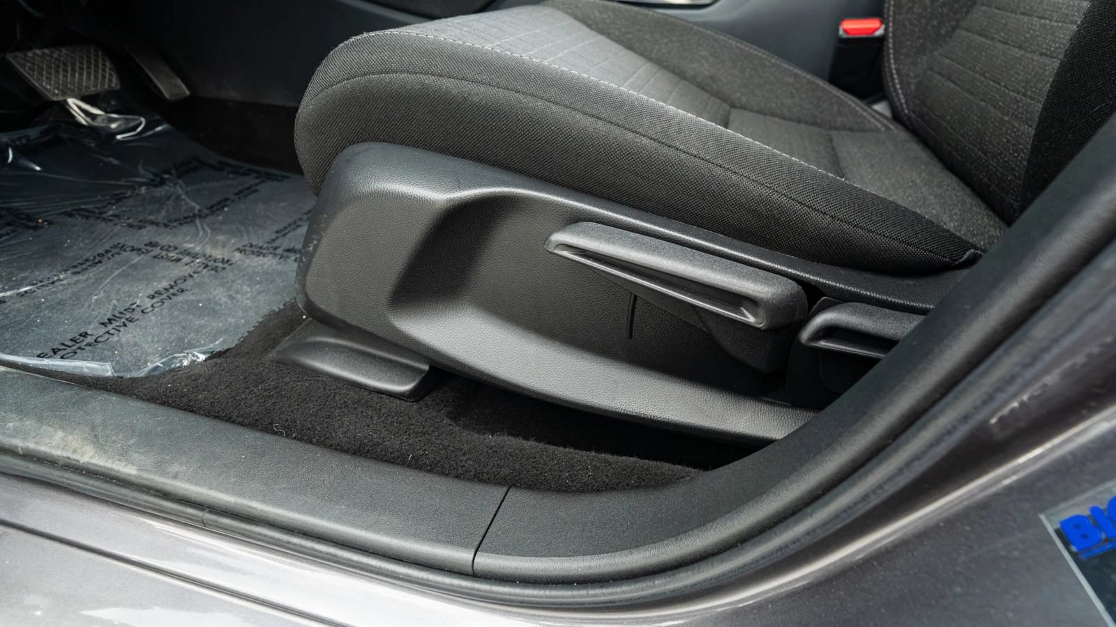 Used 2025 Honda HR-V LX image 28