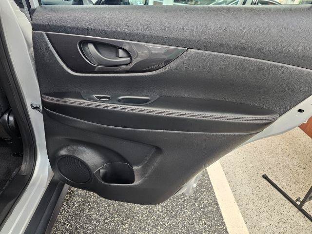 Used 2020 Nissan Rogue S AWD/4WD image 26