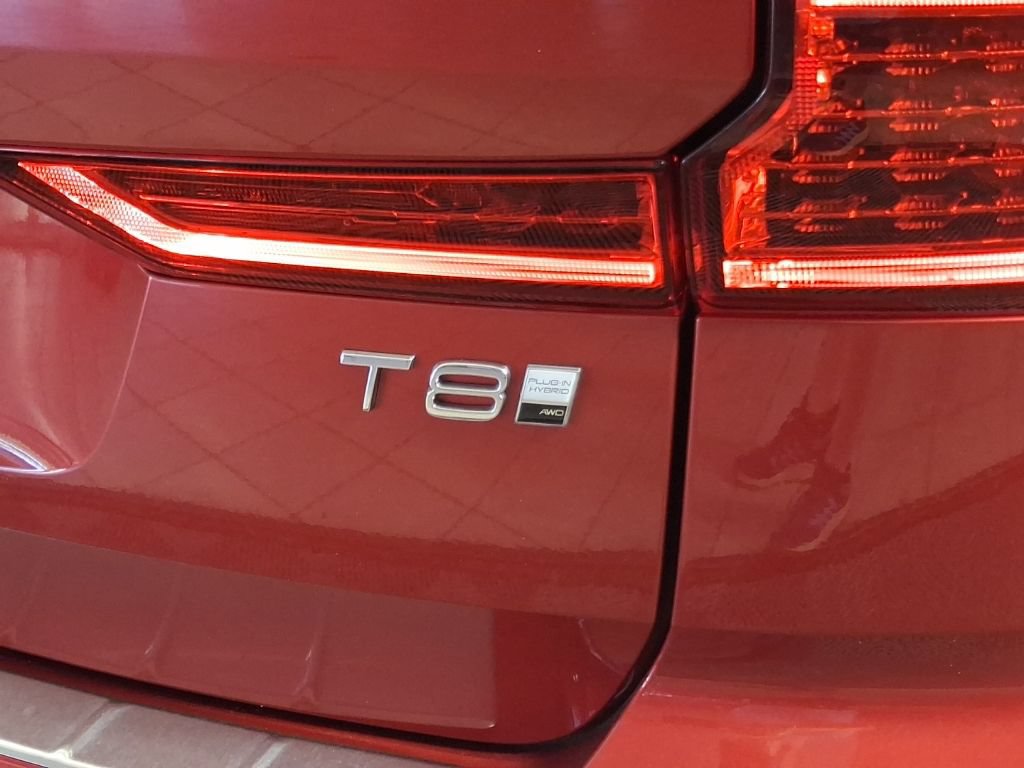 Certified 2025 Volvo XC60 T8 Plus w/ Protection Package Premier AWD/4WD image 12