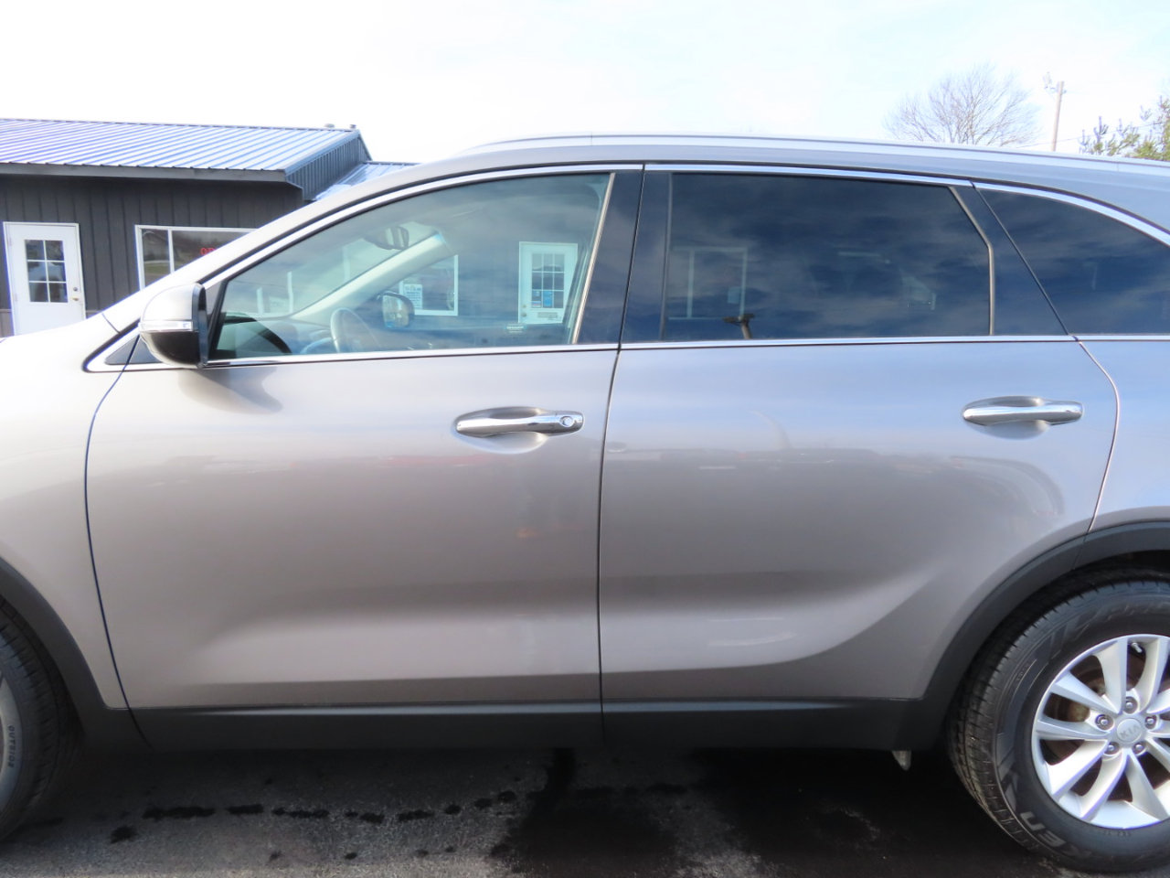 Used 2017 Kia Sorento LX w/ LX Convenience Package image 13
