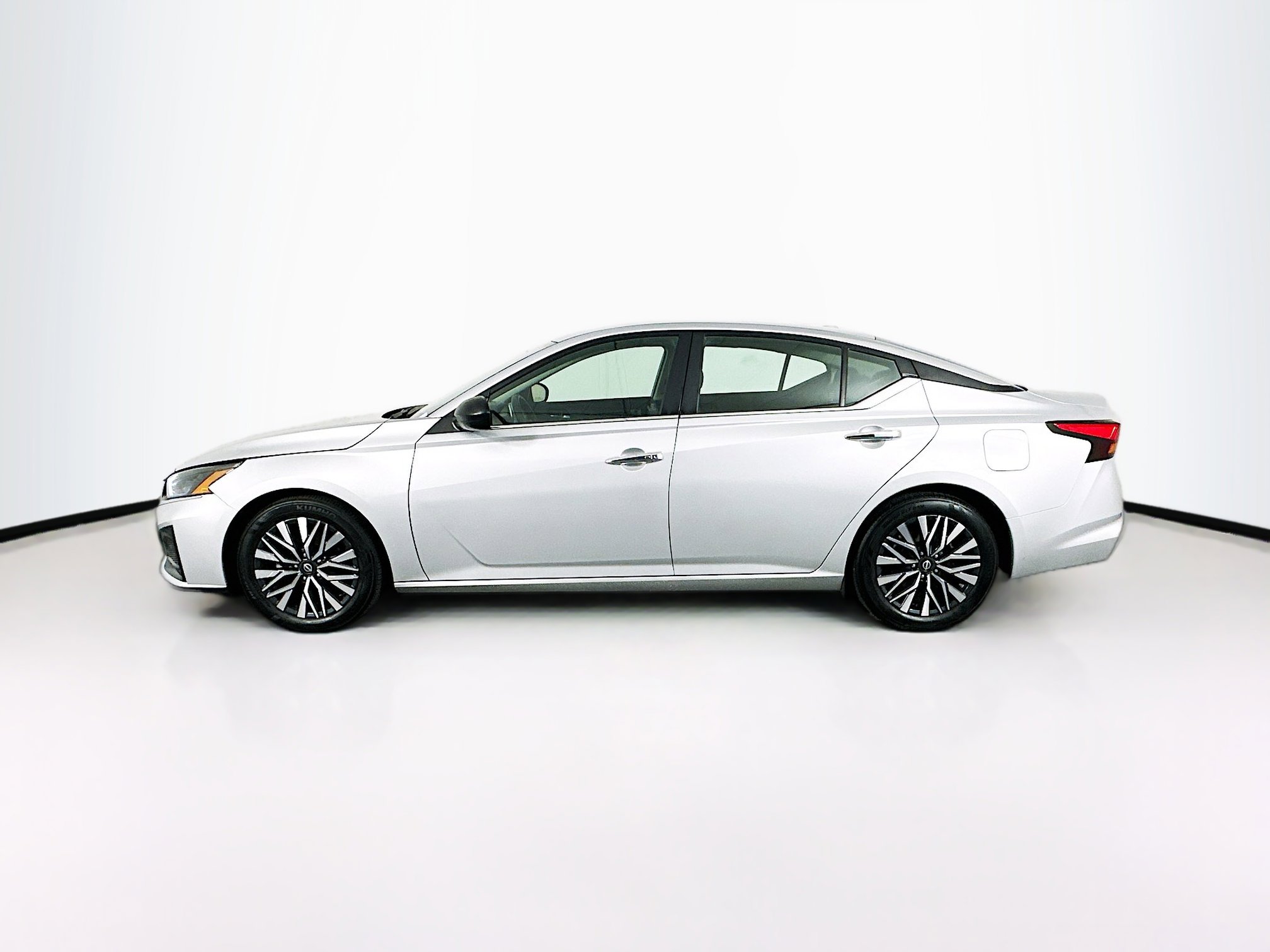 Used 2024 Nissan Altima 2.5 SV image 4