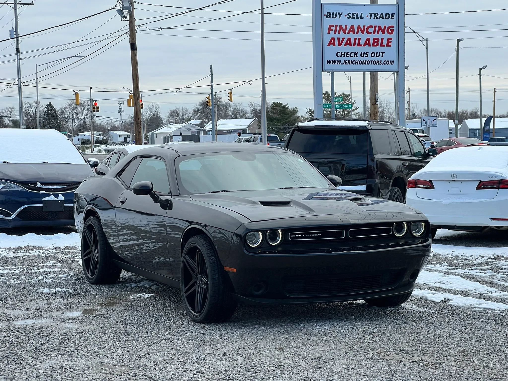 Used 2019 Dodge Challenger SXT image 1