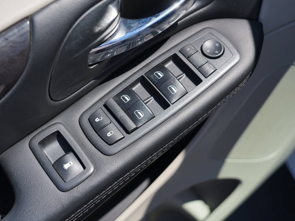 Used 2018 Dodge Grand Caravan SE w/ UConnect Hands-Free Group FWD image 16