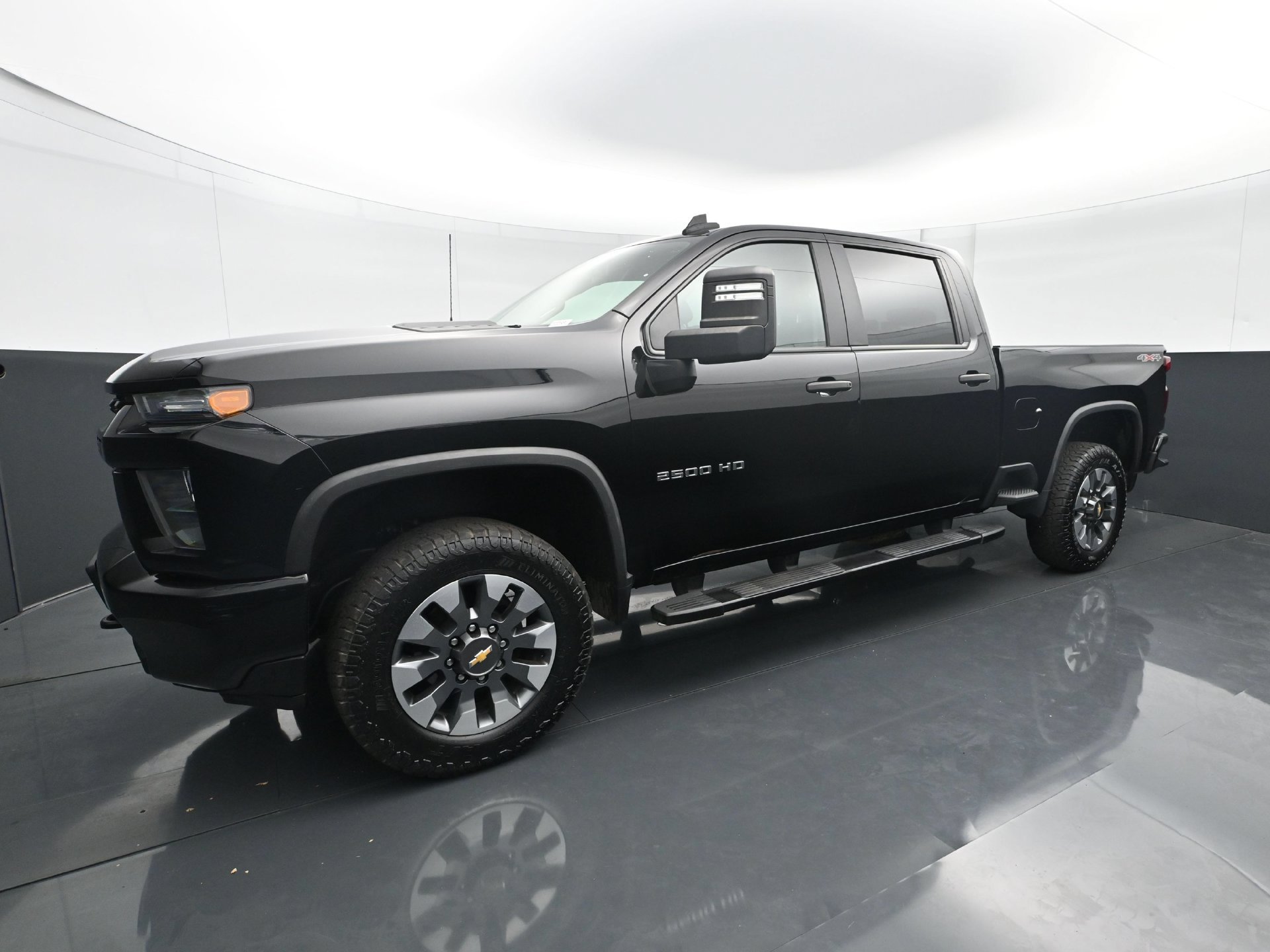 Used 2022 Chevrolet Silverado 2500 Custom w/ Custom Value Package AWD/4WD image 2