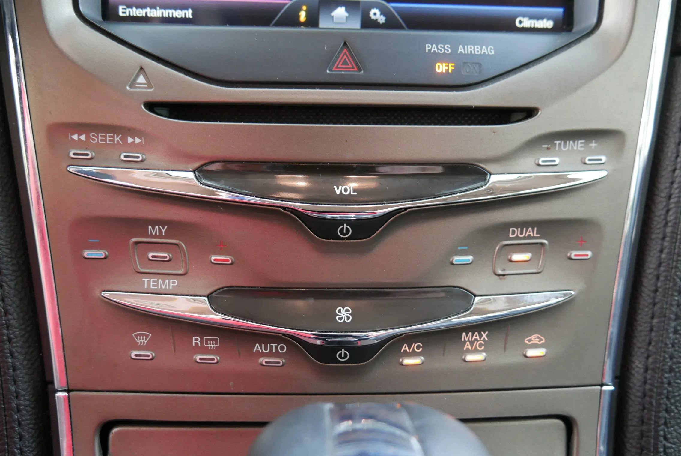 Used 2011 Lincoln MKX 2WD w/ 102A Rapid Spec Order Code image 29